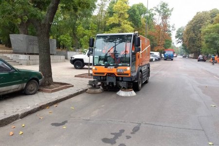 Дорожники провели субботник в разных районах города