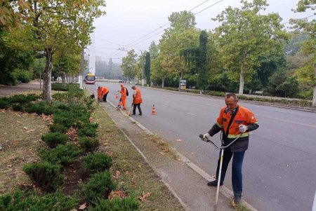 Дорожники провели субботник в разных районах города