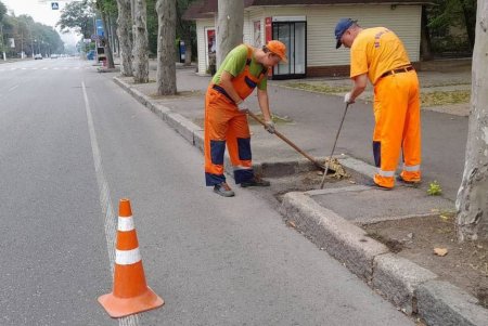 Дорожники провели субботник в разных районах города