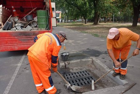 Дорожники провели субботник в разных районах города
