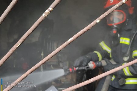 В Малиновском районе при пожаре частного дома погиб человек (фото, видео)
