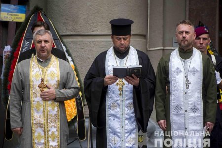 В последний путь в Одессе провели полицейского из спецподразделения «Шторм»: он погиб на войне с оккупантами (фото)