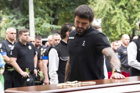 В последний путь в Одессе провели полицейского из спецподразделения «Шторм»: он погиб на войне с оккупантами (фото)