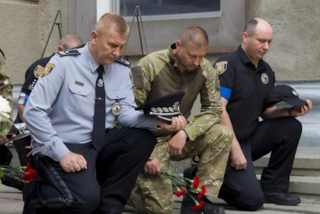 В последний путь в Одессе провели полицейского из спецподразделения «Шторм»: он погиб на войне с оккупантами (фото)