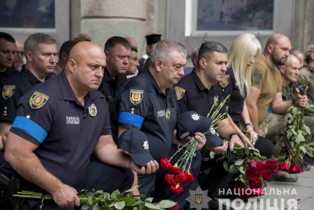 В последний путь в Одессе провели полицейского из спецподразделения «Шторм»: он погиб на войне с оккупантами (фото)