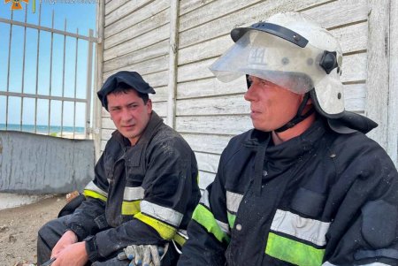 В Затоке горела база отдыха (фото, видео)