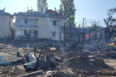 По факту ракетных ударов врага по базам отдыха и жилым домам в поселке Белгород-Днестровского района открыто уголовное производство (фото)