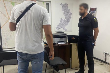 7000 долларов США за справку: в Одессе врачи и должностные лица помогали мужчинам призывного возраста выехать за границу (фото)