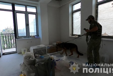 В Успенском переулке 22-летний горожанин, по предварительной версии полиции, убил ножом мужчину за долги и покончил с собой (фото, видео)