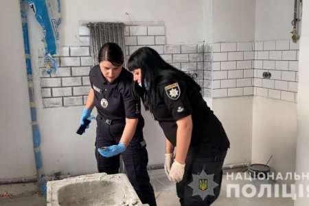 В Успенском переулке 22-летний горожанин, по предварительной версии полиции, убил ножом мужчину за долги и покончил с собой (фото, видео)