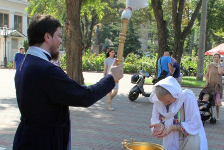 19 августа одесситы отмечают один из великих православных праздников - Яблочный Спас или Преображение Господне (фоторепортаж)