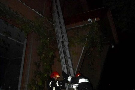 Поздно вечером горел фитнес-клуб на пляже «Дельфин - 2» (фото, видео) 