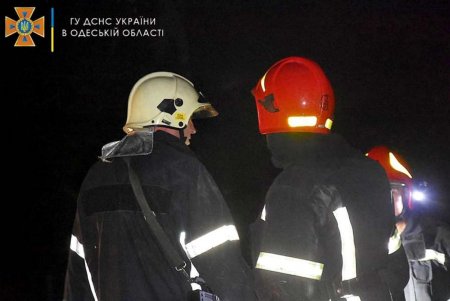 Поздно вечером горел фитнес-клуб на пляже «Дельфин - 2» (фото, видео) 