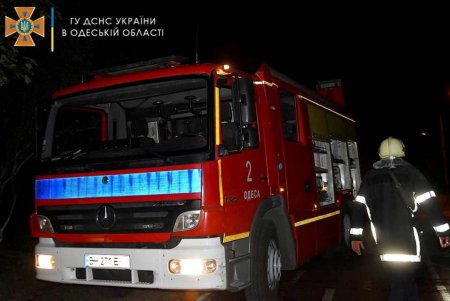 Поздно вечером горел фитнес-клуб на пляже «Дельфин - 2» (фото, видео) 