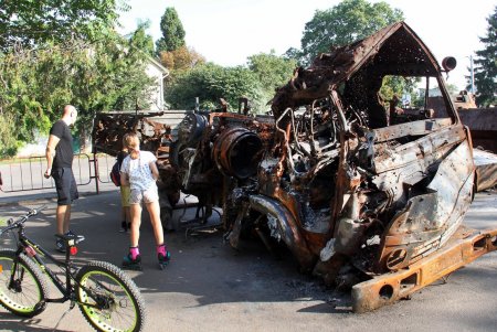 Одесситам показали сожженную технику оккупантов (фоторепортаж)