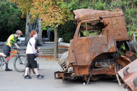 Одесситам показали сожженную технику оккупантов (фоторепортаж)
