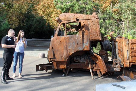 Одесситам показали сожженную технику оккупантов (фоторепортаж)