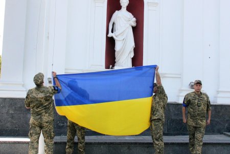 В Одессе отмечают День Государственного флага Украины (фоторепортаж)