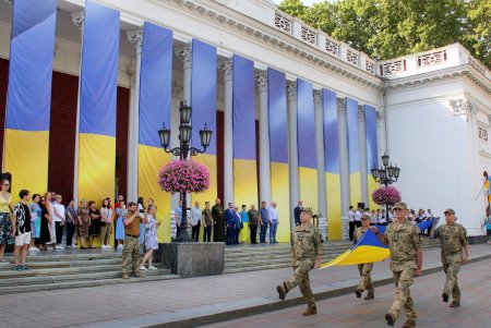 В Одессе отмечают День Государственного флага Украины (фоторепортаж)
