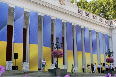 В Одессе отмечают День Государственного флага Украины (фоторепортаж)