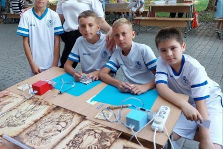 Одесские ювеналы вместе с детьми изготовили обереги для защитников нашей страны (фото)