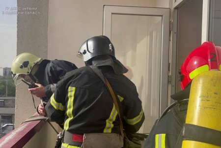 Во время тушения пожара на Солнечной спасатели эвакуированы жители многоэтажки (фото, видео)