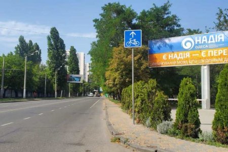 На Люстдорфской дороге обновлена дорожная разметка и обустроена велосипедная дорожка (фото)