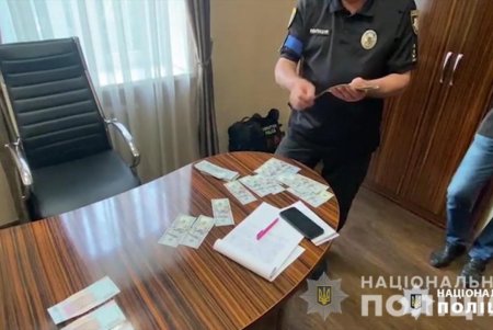 74-летний одессит хотел откупиться взяткой в 10 тысяч долларов от ответственности за распространение детской порнографии (фото, видео)
