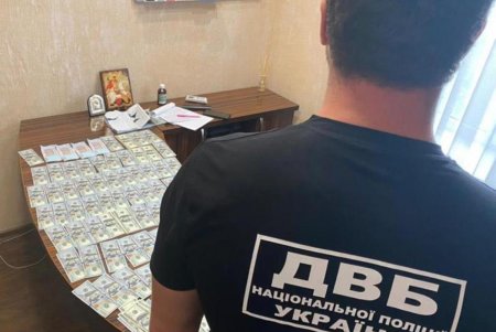 74-летний одессит хотел откупиться взяткой в 10 тысяч долларов от ответственности за распространение детской порнографии (фото, видео)