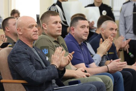Геннадий Труханов наградил преподавателей университета МВД почетными грамотами и наградами городского головы (фото)