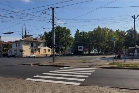 В Киевском и Малиновской районах города обновили дорожную разметку (фото)