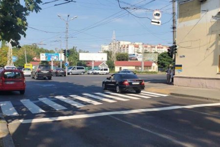 В Киевском и Малиновской районах города обновили дорожную разметку (фото)