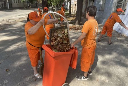 В разных районах города прошли традиционные субботники (фото) 
