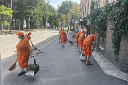 В разных районах города прошли традиционные субботники (фото) 