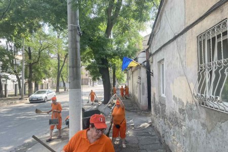 В разных районах города прошли традиционные субботники (фото) 