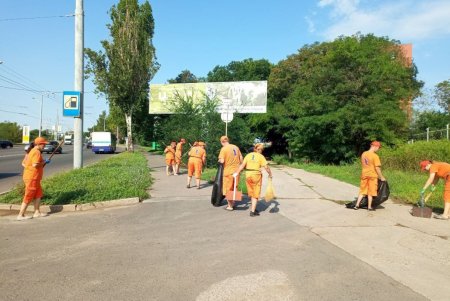 В разных районах города прошли традиционные субботники (фото) 