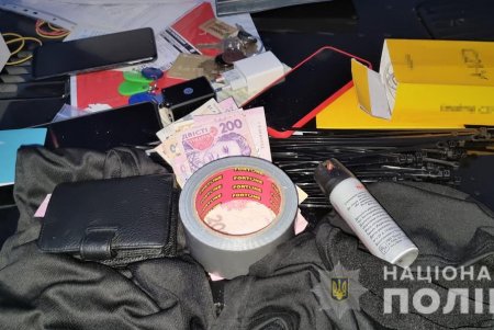 Грабили дома и жестоко избивали хозяев: полицейские задержали группу разбойников (фото, видео)