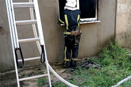 Короткое замыкание в зарядном устройстве стало причиной пожара в частном доме (фото)