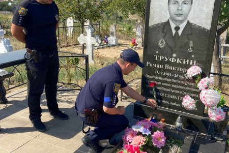 Одесские правоохранители почтили память погибших коллег (фото, видео)