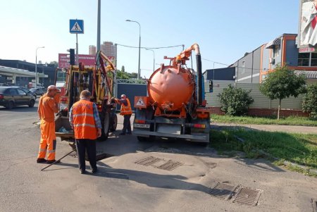 В трех районах города проводятся дорожные работы (фото)