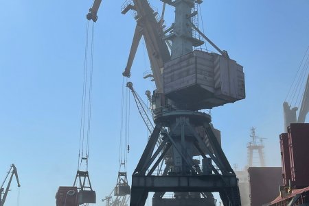 Морской торговый порт «Южный» возобновил обработку грузов (фото)