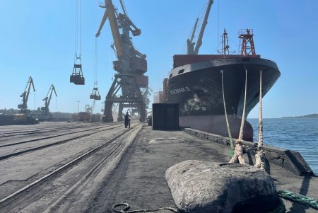 Морской торговый порт «Южный» возобновил обработку грузов (фото)