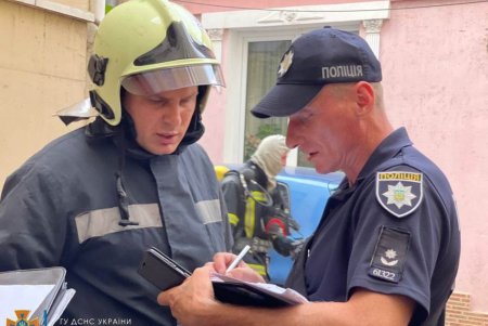 Более 40 пожарных гасили огонь в ресторане, расположенном в центре Одессы (фото, видео)