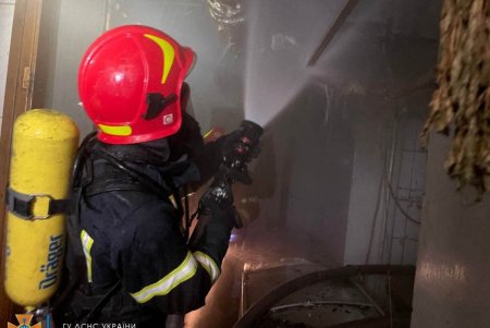 Более 40 пожарных гасили огонь в ресторане, расположенном в центре Одессы (фото, видео)