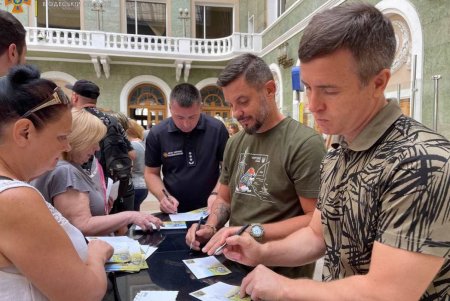 В Одессе состоялось торжественное погашение благотворительной марки с псом Патроном (фото)