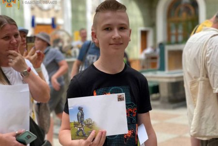 В Одессе состоялось торжественное погашение благотворительной марки с псом Патроном (фото)