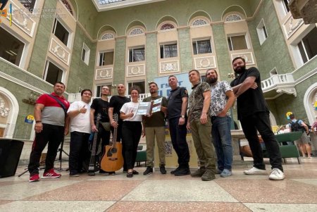 В Одессе состоялось торжественное погашение благотворительной марки с псом Патроном (фото)