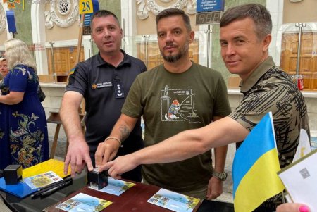 В Одессе состоялось торжественное погашение благотворительной марки с псом Патроном (фото)