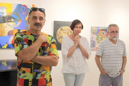 В Летнем театре одесситы увидели выставку коллажа (фоторепортаж)