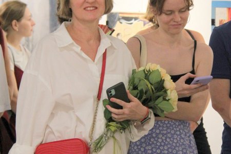 В Летнем театре одесситы увидели выставку коллажа (фоторепортаж)